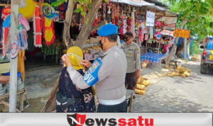 Pamekasan Level 1, Polisi Tetap Tebar Masker Gratis dan Disiplin Protokol Kesehatan