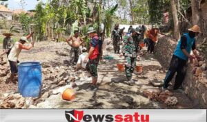 Pra TMMD Ke 112, Prajurit TNI Berjibaku Bor Sumur dan Pengerasan Jalan di Pamekasan
