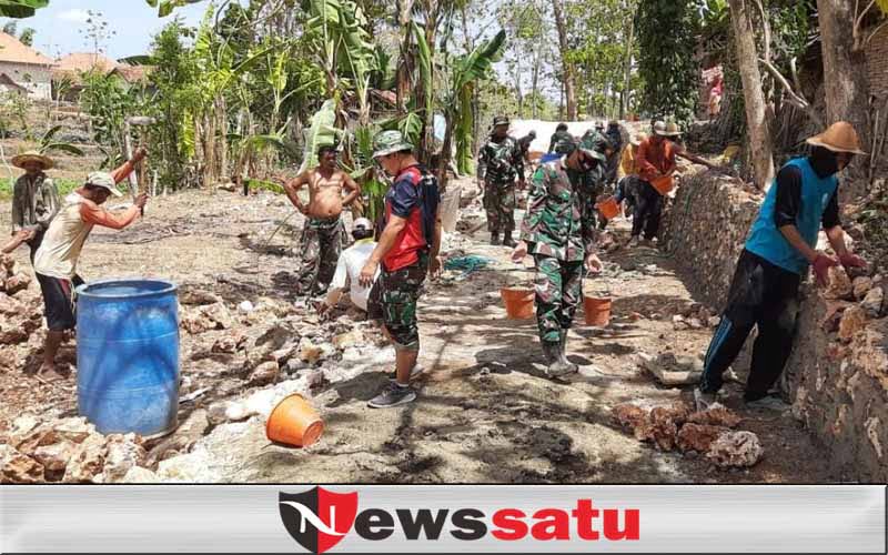 Pra TMMD Ke 112, Prajurit TNI Berjibaku Bor Sumur dan Pengerasan Jalan di Pamekasan