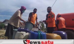 Rawan Kekeringan, BPBD Bondowoso Droping 10 Ribu Liter Air Kepada Masyarakat Kadawung