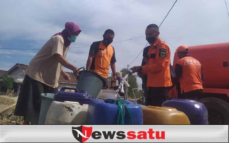 Rawan Kekeringan, BPBD Bondowoso Droping 10 Ribu Liter Kepada Masyarakat Kadawung