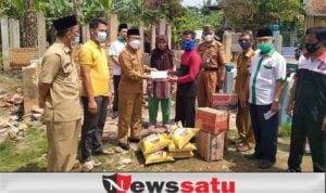 Ringankan Beban Korban Kebakaran, Pemkab OKI Bersama BAZNAS Serahkan Bantuan