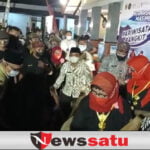 Sandiaga Uno Memainkan Ronjengan Permainan Khas Bondowoso