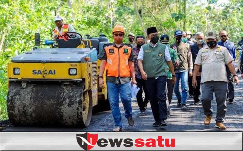 Bupati Baddrut Tamam Tinjau Langsung Pengaspalan 11 Km, Jalur Pegantenan-Batumarmar Pamekasan
