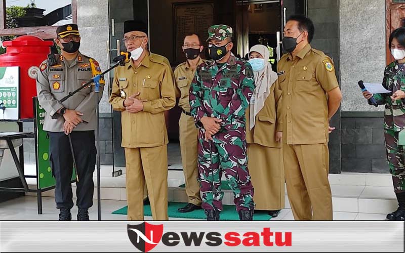 Bupati Bondowoso Salurkan Bantuan Bagi PKL dan Pengusaha Warung