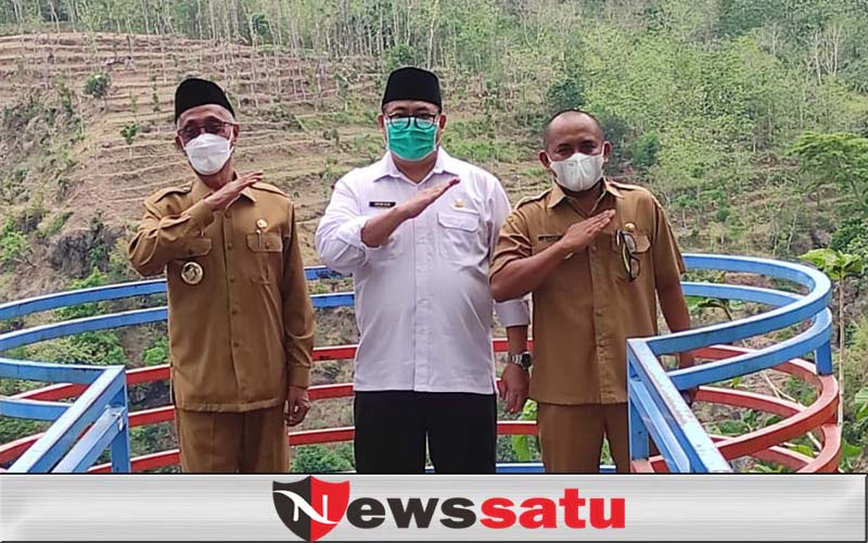 Bupati dan Wabup Mengecek Penerapan Prokes di Wisata Pemandangan Arak-arak