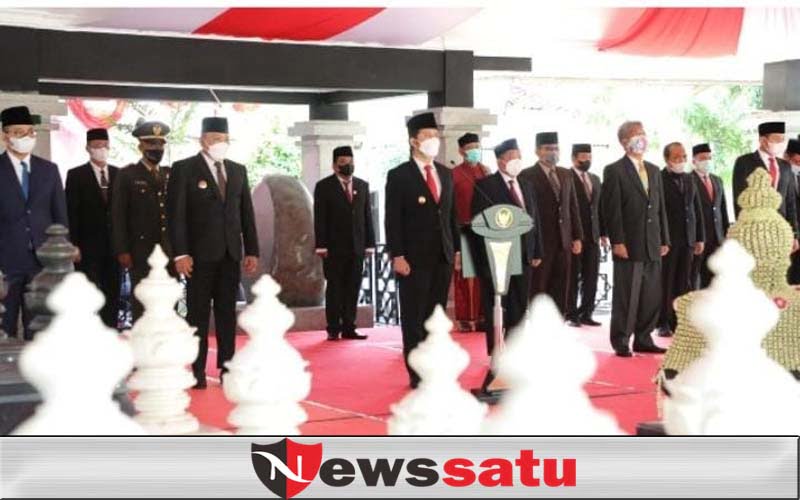 Hari Jadi Provinsi Jatim, Wagub Ziarahi Makam RP H Moh Noer di Kabupaten Sampang