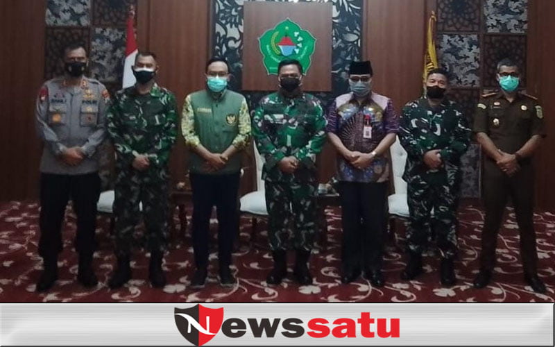 Kegiatan TMMD 112 Kodim 0826 Pamekasan Diacungi Jempol oleh Bupati Baddrut Tamam