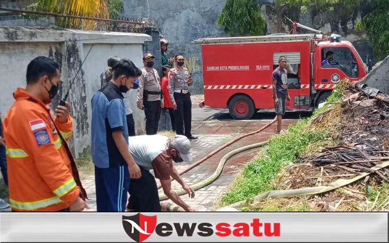 Kobaran Api Di Lahan Kosong Gegerkan Warga Kota Probolinggo