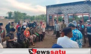 Rumah Warga Jarin Ludes Dilahap Si Jago Merah, Bupati Pamekasan Beri Bantuan Darurat