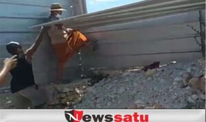 Warga Desa Badur Bongkar Paksa Pagar Tambak Udang Perusahaan