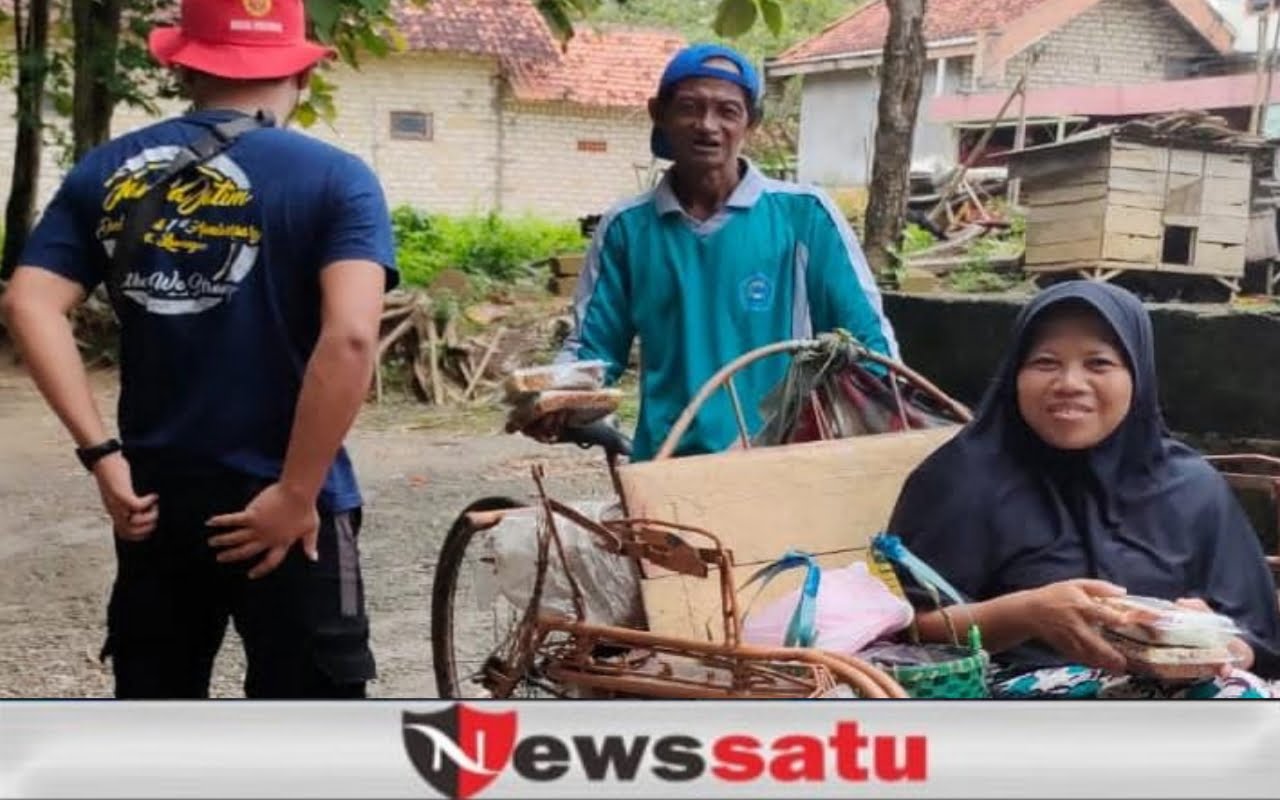 AMPPERA Berbagi dengan Warga Pamekasan