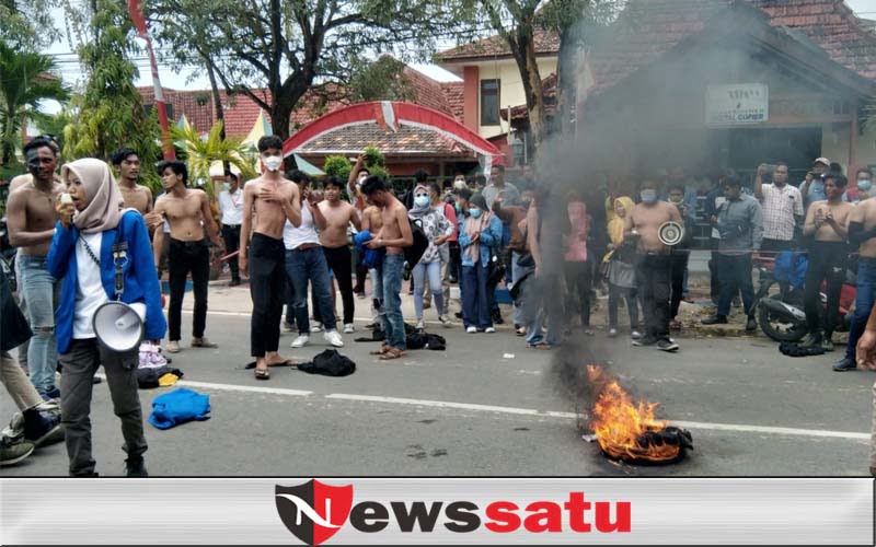 Bupati Dinilai Gagal, Mahasiswa Kepung Pemkab Sumenep