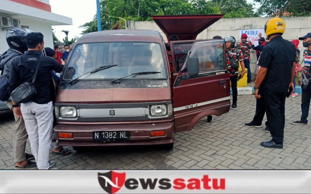 Diduga Mobil Angkut BBM Parkir Di SPBU Kasbah, Diamankan Polres Kota Probolinggo