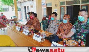 Jelang Pilkades, Babinsa Koramil Sapudi Minta Warga Patuhi Prokes