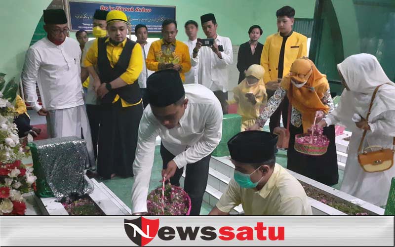 Jelang Pilkades, DPD Golkar Bersama Anggota DPRD Jatim Ziarah ke Ki Ronggo