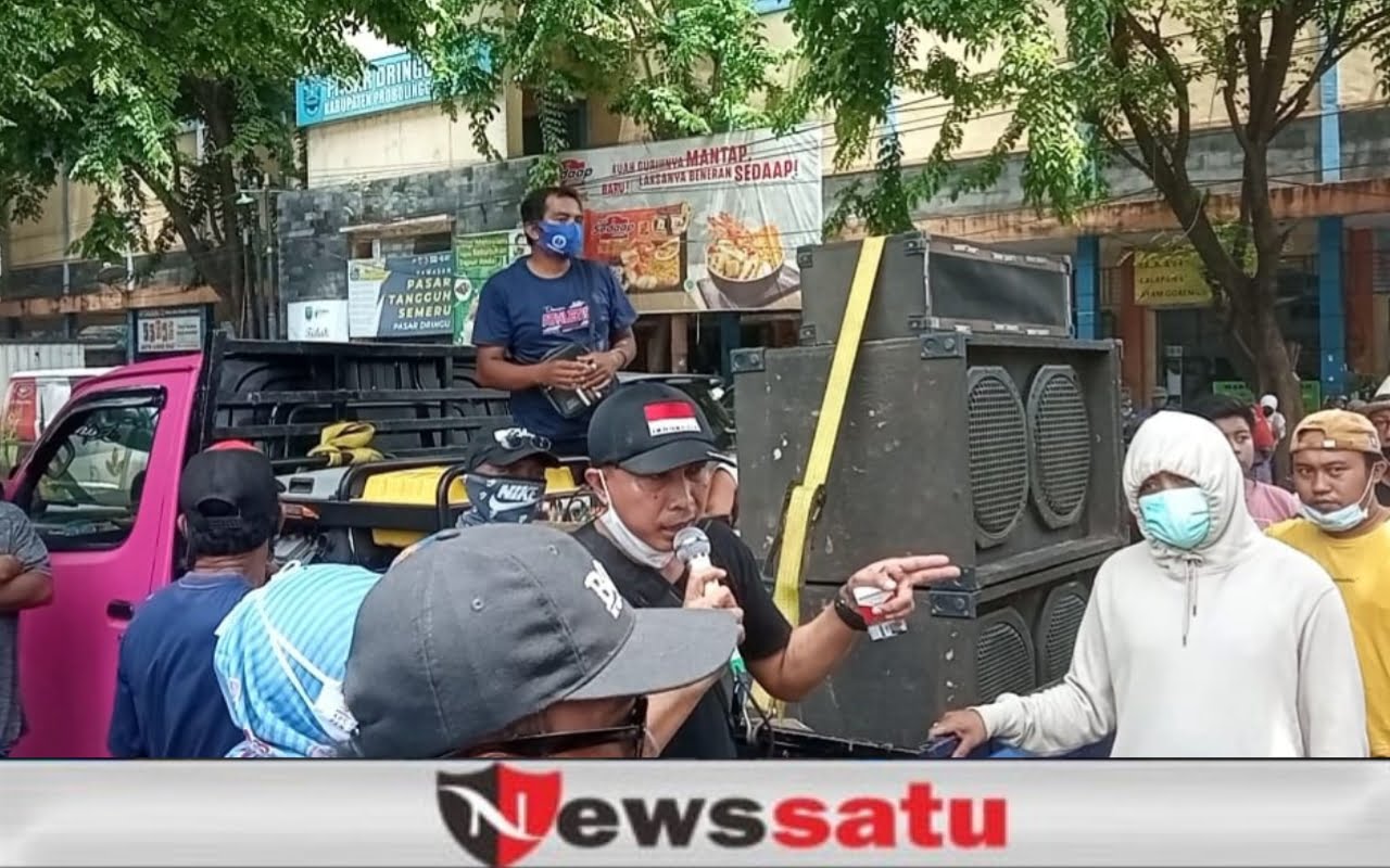 LSM dan Warga Demo Kantor Kecamatan Dringo