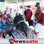 News Satu, Pamekasan, Rabu 24 November 2021- Perusahaan Rokok (PR) Sumber Duniaku bersama jajaran Tim Polres setempat menggelar gerai vaksinasi terpadu Covid-19. Semua dilakukan untuk mendukung gerakan vaksinasi gratis terhadap ratusan masyarakat di Bumi Gerbang Salam.