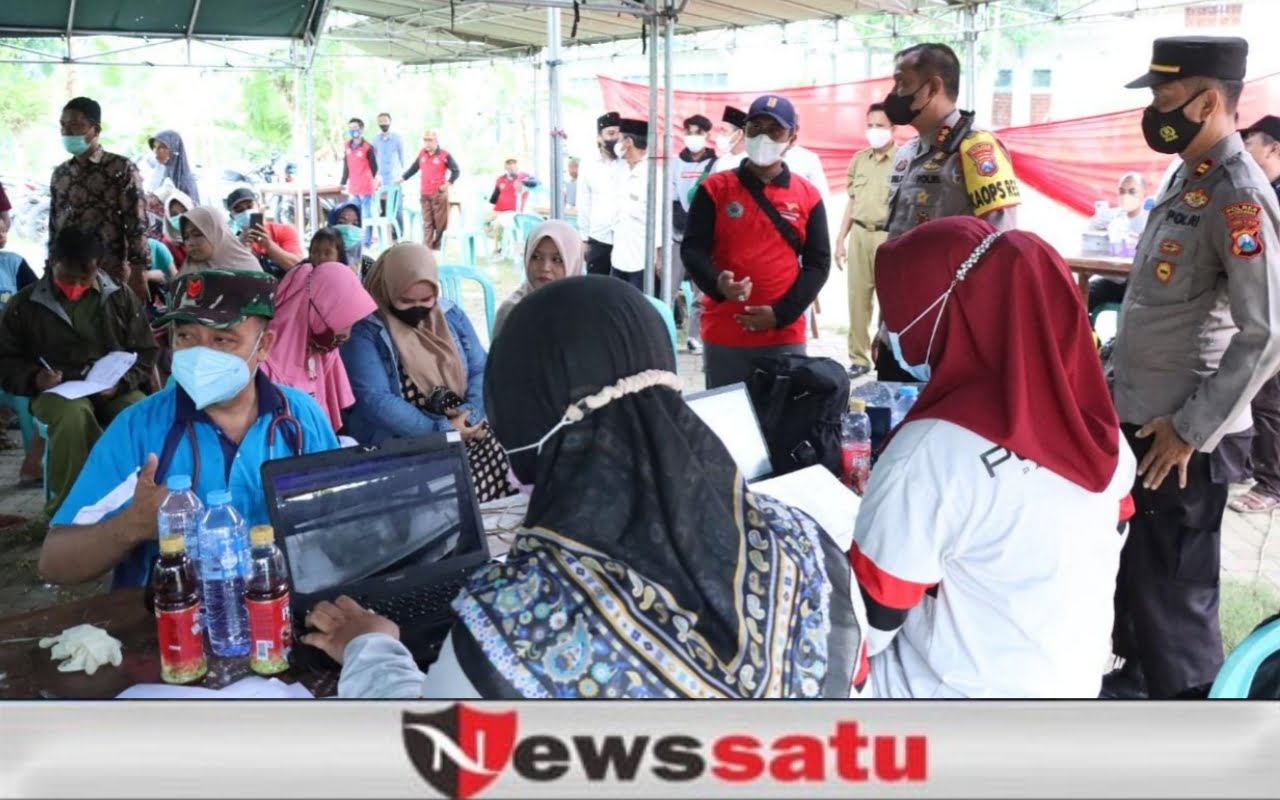 News Satu, Pamekasan, Rabu 24 November 2021- Perusahaan Rokok (PR) Sumber Duniaku bersama jajaran Tim Polres setempat menggelar gerai vaksinasi terpadu Covid-19. Semua dilakukan untuk mendukung gerakan vaksinasi gratis terhadap ratusan masyarakat di Bumi Gerbang Salam.