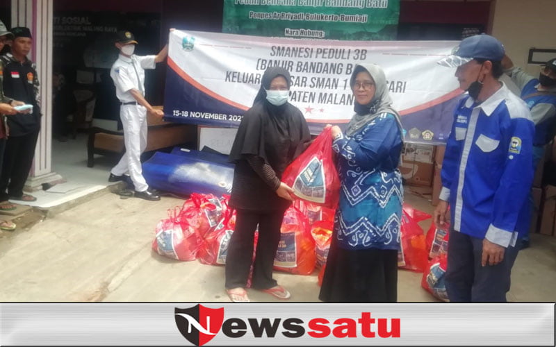 Warga SMANSI Singosari Bantu Korban Banjir Bandang Kota Batu
