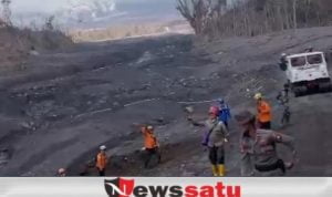 Awan Panas Gunung Semeru Keluar Lagi, Relawan Mundur Berlarian Menjauh