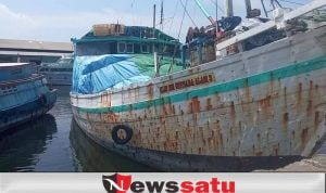 Kapal Bermuatan Kayu Gaharu, Terkatung-Katung Di Pelabuhan Probolinggo