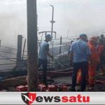 Sebuah Kapal Motor Terbakar Di Pelabuhan Probolinggo