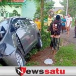 Mobil Kijang Innova Tabrak Pohon Asam, 6 Penumpang Terluka