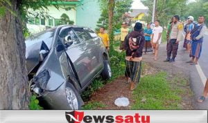 Mobil Kijang Innova Tabrak Pohon Asam, 6 Penumpang Terluka
