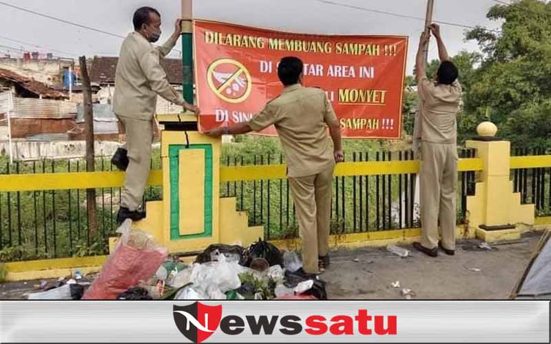 Sepanjang Jalan KH Amin Jakfar, Dipasang Larangan Buang Sampah