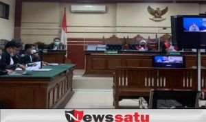 Warga Probolinggo Ikuti Sidang Perdana Bupati Melalui Medsos