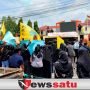 Bakar Keranda di Depan Kantor Pemkab, Massa Aksi Kecewa Tidak Ditemui Bupati Sumenep