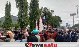 Demo Ke DPRD Sumenep, Warga Gili Raja Minta HCML Diusir