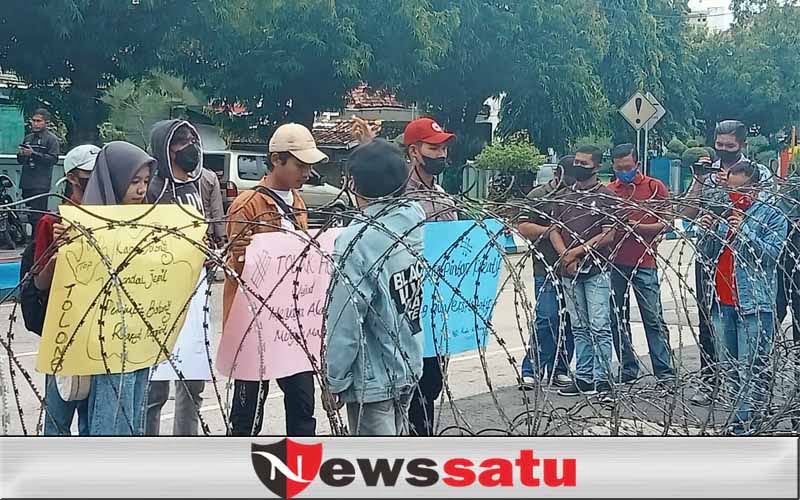 Demo di Gedung DPRD, Mahasiswa Tolak Perusahaan HCML di Sumenep