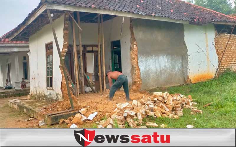 Dinding Rumah Roboh, Dihantam Hujan Deras Disertai Angin Kencang