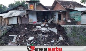 Rumah Wanita Sebatang Kara Ambruk di Kota Probolinggo