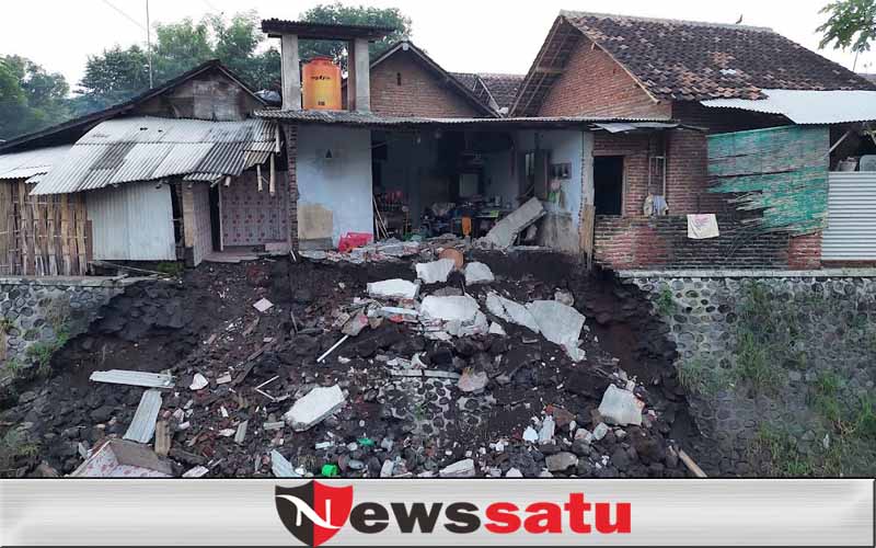 Rumah Wanita Sebatang Kara Ambruk di Kota Probolinggo