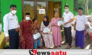 TPS 3R Gladak Anyar Optimal, Lurah Bagikan Bansos Duafa TPS 3R Gladak Anyar Optimal, Lurah Bagikan Bansos Duafa