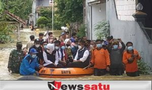 Gubernur Khofifah dan Bupati Baddrut Tamam Sambangi Korban Bencana Banjir Pamekasan