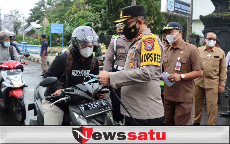 Kapolres Bersama Forkopimda Berikan Masker dan Edukasi Masyarakat Taat Prokes
