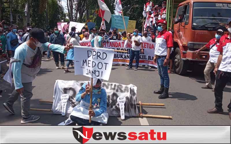 Mantan Karyawan RSUD Bersama Aliansi Lira Kembali Demo DPRD Kota Probolinggo