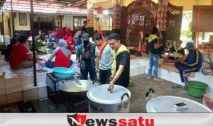 Melihat Sosok Penggerak Dapur Umum Korban Banjir Pamekasan