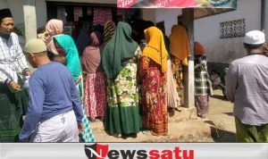 Sebuah Warung Kelontongan di Pamekasan Diserbu KPM Penerima BPNT