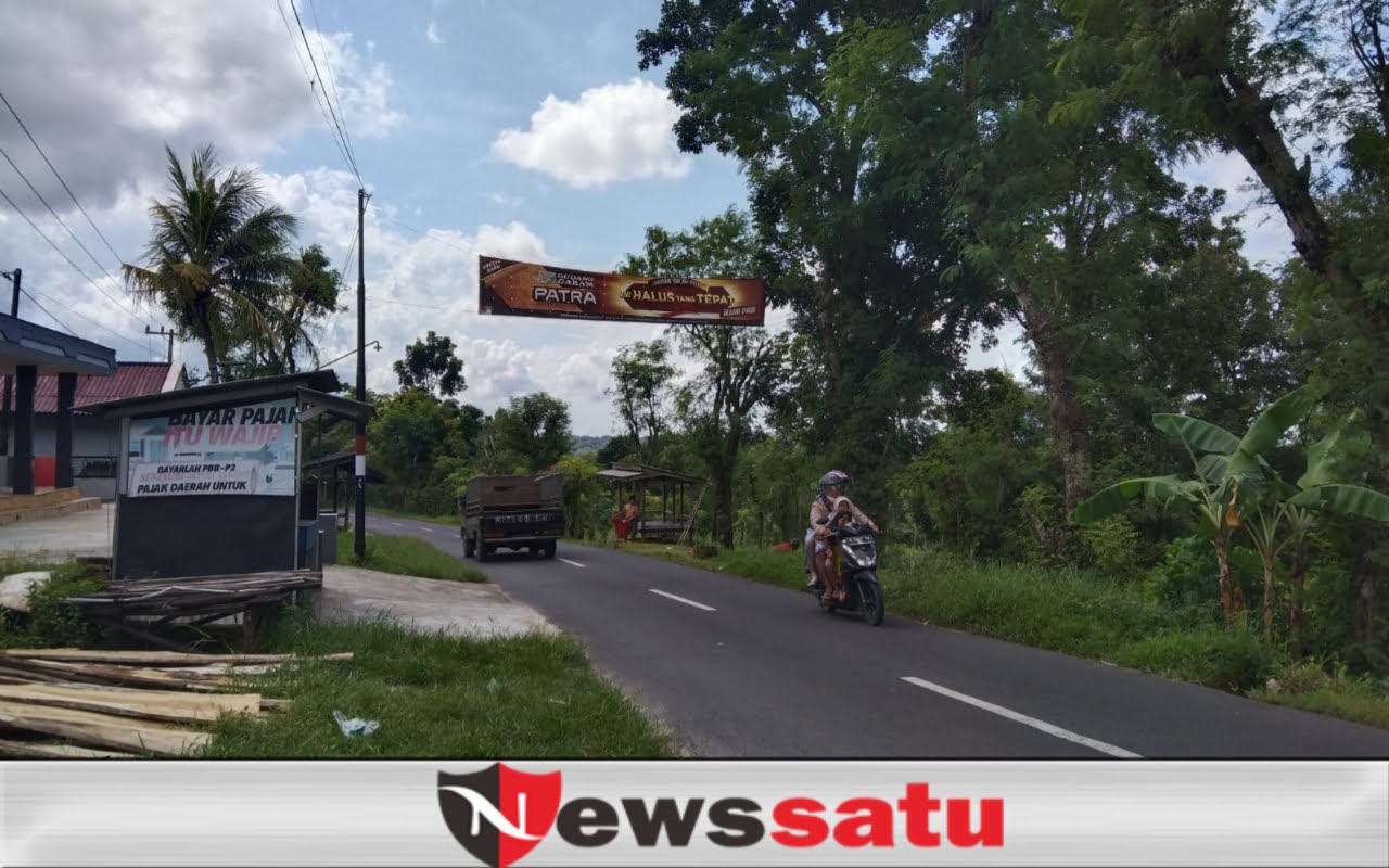 Spanduk Melintang di Jalan Raya Batuputih-Batang Batang Diduga Tidak Punya Ijin