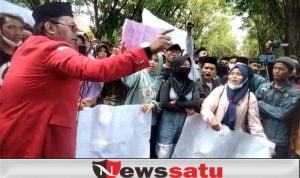 Tak Terima Ditembak Mati, Keluarga Dan Ratusan Massa Demo Polres Sumenep
