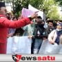Tak Terima Ditembak Mati, Keluarga Dan Ratusan Massa Demo Polres Sumenep