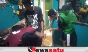 Warga PSHT Pamekasan Bantu Bersihkan Rumah Korban Banjir di Kelurahan dan Desa
