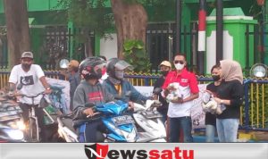 Komunitas Blaem-Blaem bersama LSM Lira Bagi-Bagi Takjil