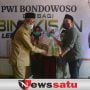 PWI Bersama Pemkab Bondowoso Bagikan Puluhan Paket Lebaran Pada Duafa