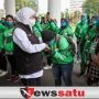 Peringati Hari Kartini, Gubernur Khofifah Peduli Ojol Perempuan